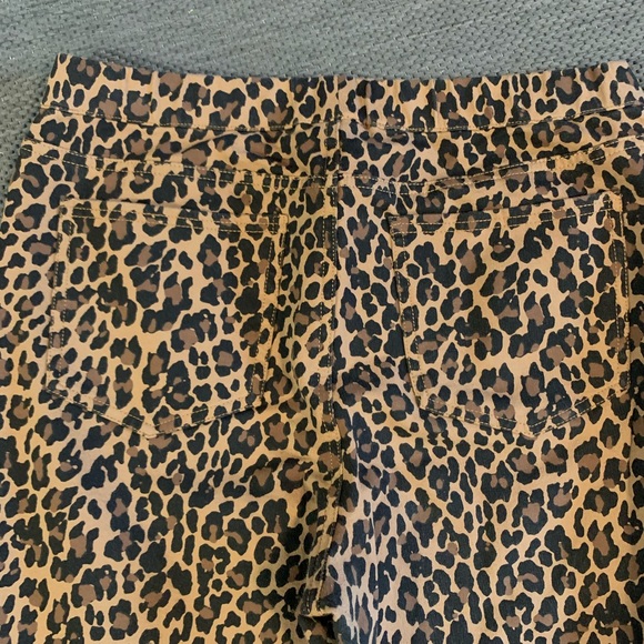 Denim and Co. Pull on pants Leopard print - Picture 4 of 5